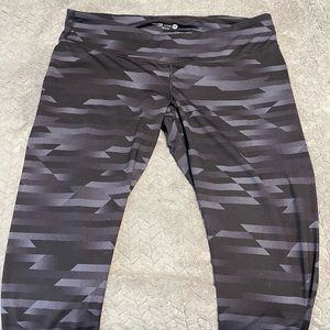 Old Navy Active Fitted Black/Grey Striped Leggings. New Without Tags Size XXL